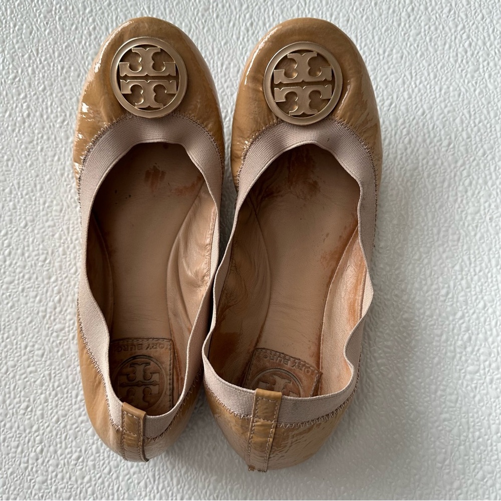 Tory Burch Caroline Elastic Ballet Flats Patent Leather Beige Gold size 6.5